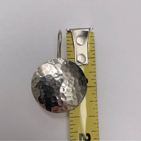 Sterling silver hammered earrings - Picture 4 of 4